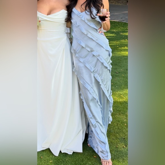 Romance Ruffle Dress - Picture 2 of 6